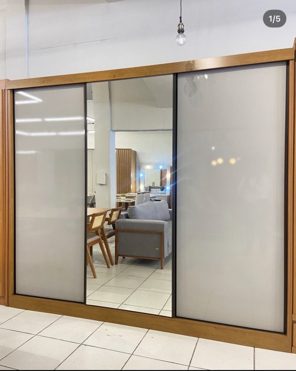 Roupeiro 3 Pts 8 Gav. Sollo Plus c/Espelho 100% MDF Cumaru/Fendi Larg. 2.73m Novo Horizonte