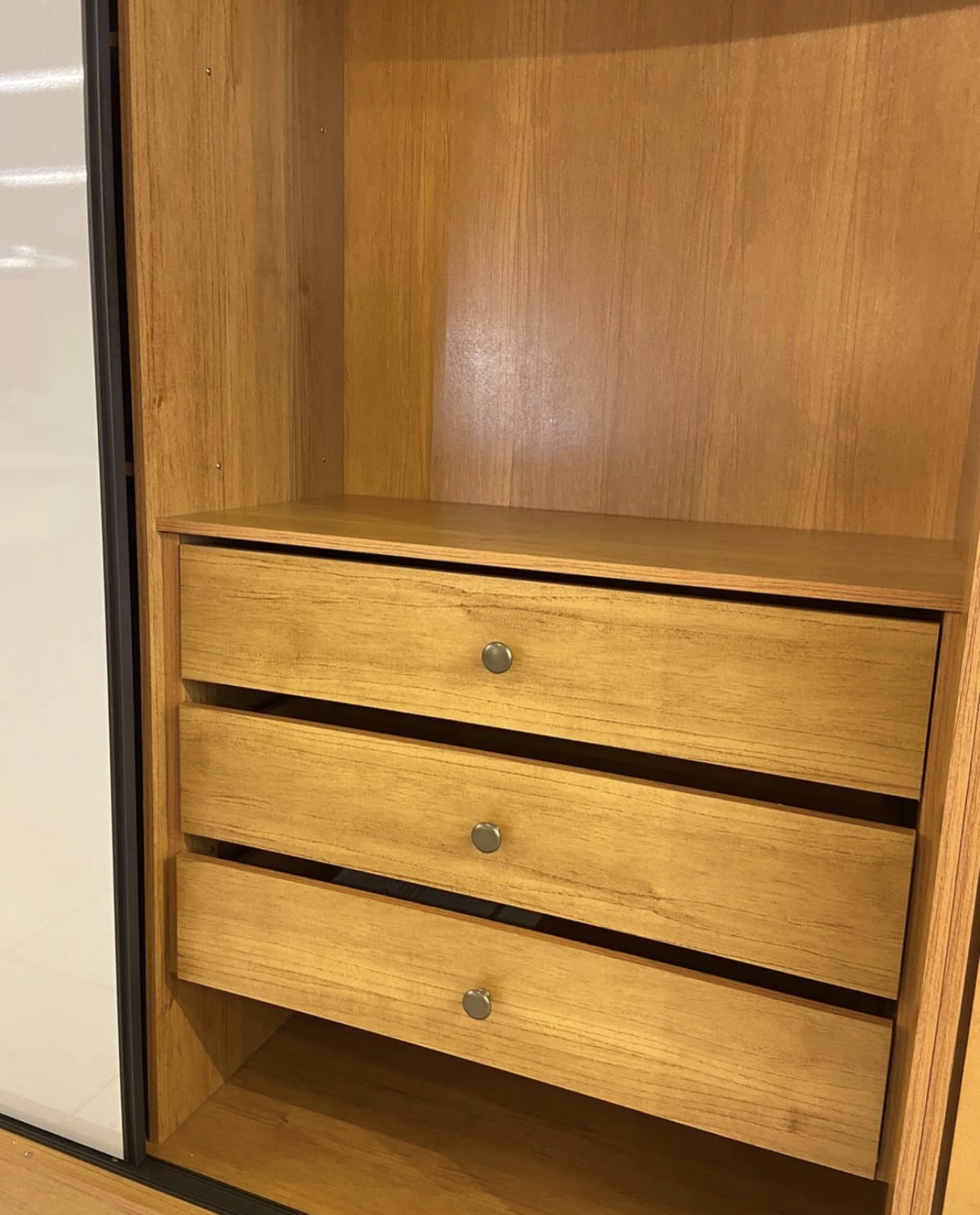 Roupeiro 3 Pts 8 Gav. Sollo Plus c/Espelho 100% MDF Cumaru/Fendi Larg. 2.73m Novo Horizonte - Imagem 3